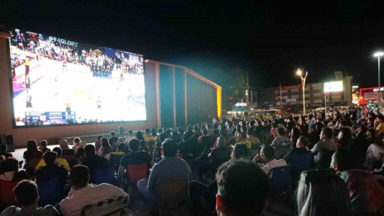 Erzincan’da Fenerbahçe’nin Euroleague Final Maçı Dev Ekranda İzlendi