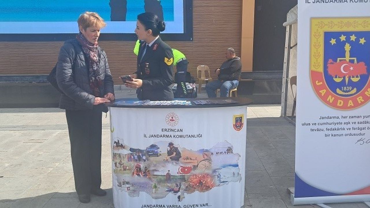 Erzincan’da Jandarma KADES Uygulaması Hakkında Bilgilendirdi