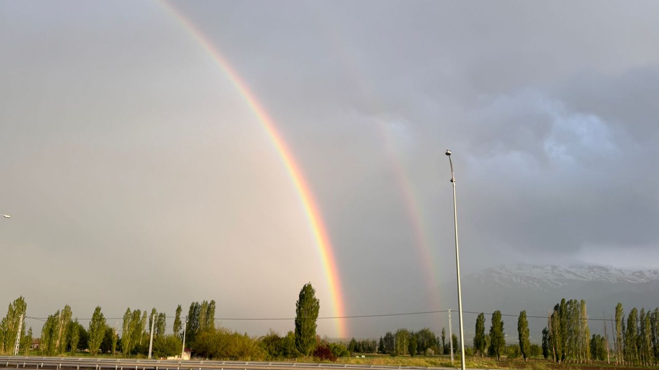 Erzincan’da İkili Gökkuşağı Görsel Şölen Yarattı