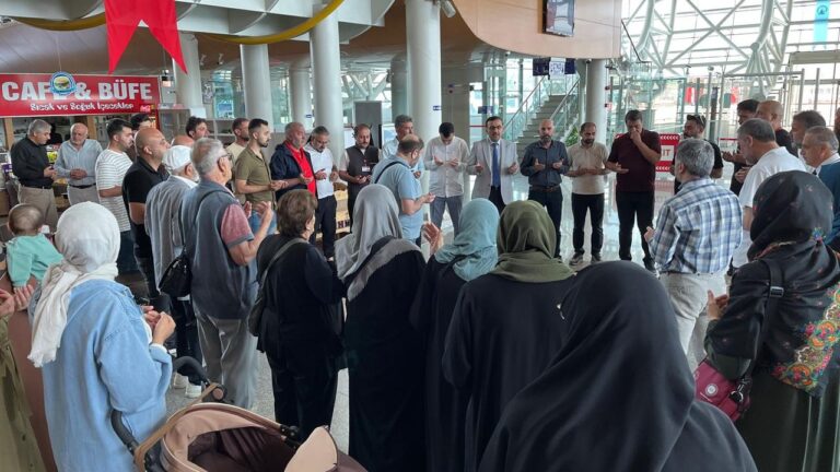 Hacı Adayları Dualarla Uğurlandı