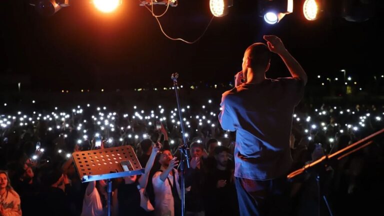 Öğrenciler Konserle Stres Attı