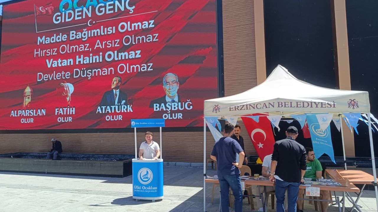 Ülkü Ocaklarından Zararlı Alışkanlıklara Karşı Bilgilendirme Standı Açıldı