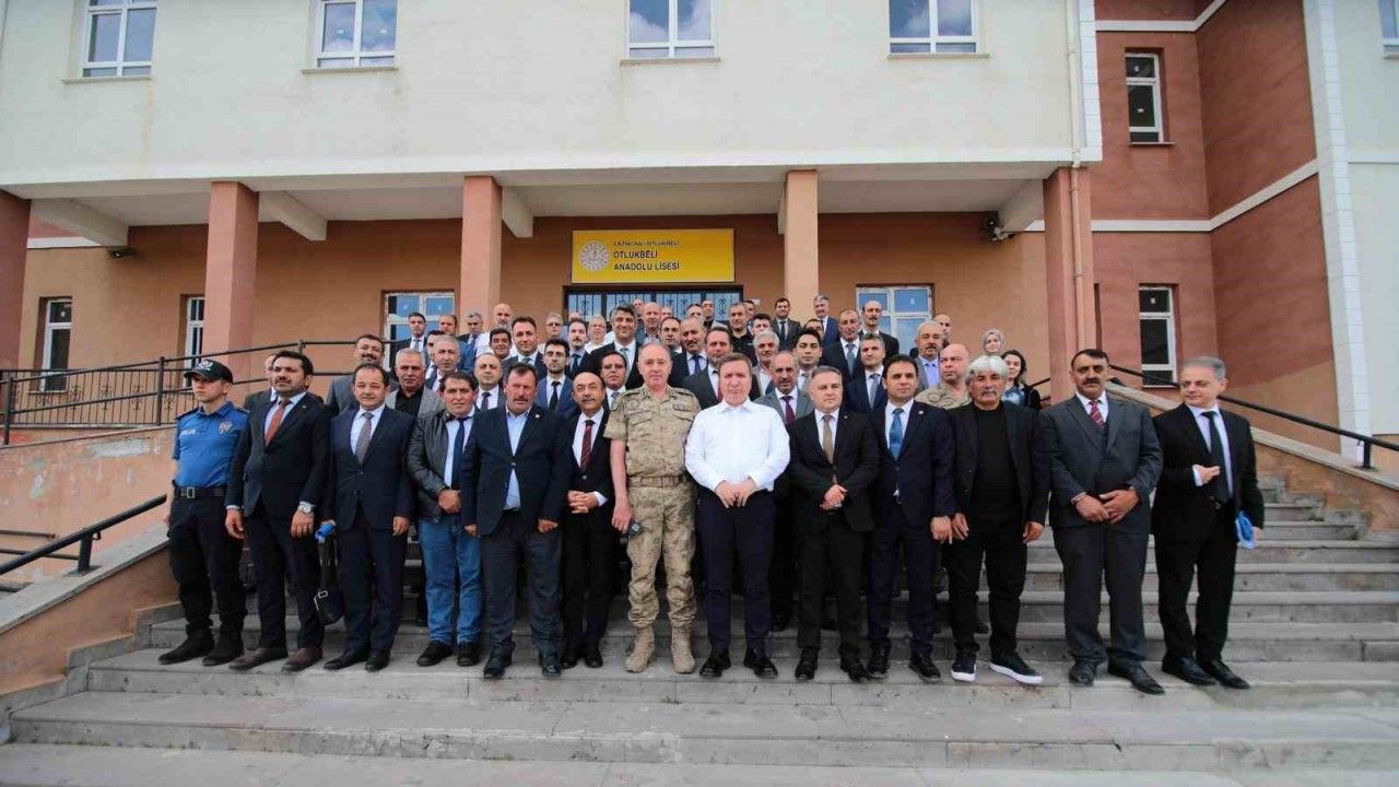 Otlukbeli’de Muhtarlar Toplantısı Düzenlendi