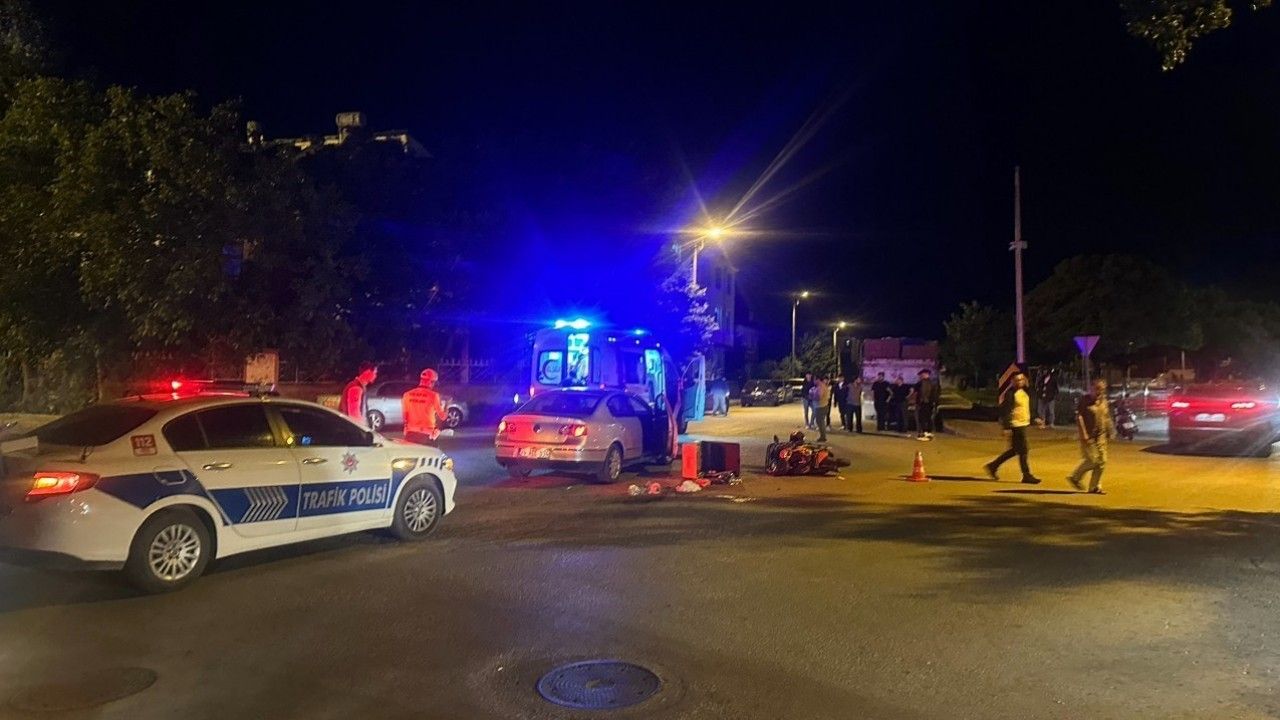 Otomobille Çarpışan Motosiklet Sürücüsü Yaralandı