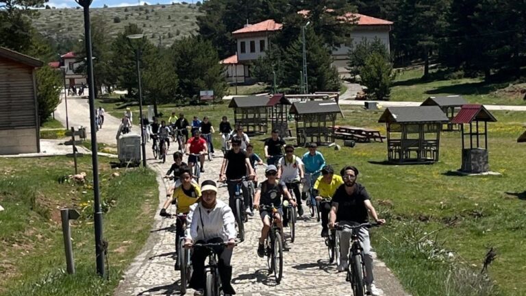 Refahiye’de Gençler Çevre İçin Pedal Çevirdi