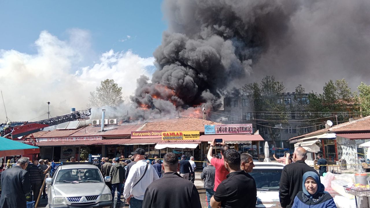 Erzincan’da Tüm Ekipler Yangını Söndürmek İçin Seferber Oldu