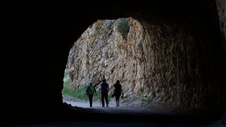 Karanlık Kanyon’da Keşif Dolu Adımlar