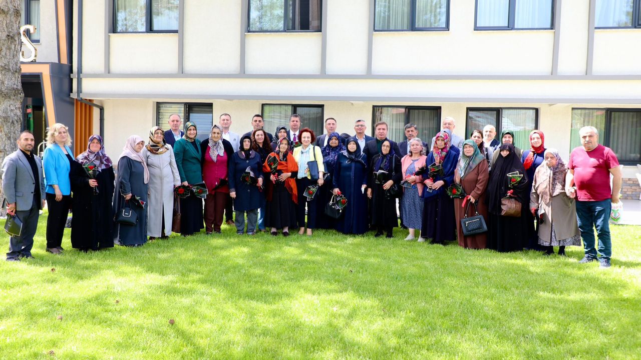 Anneler Gününde Şehit Anneleri ve Eşleri Unutulmadı