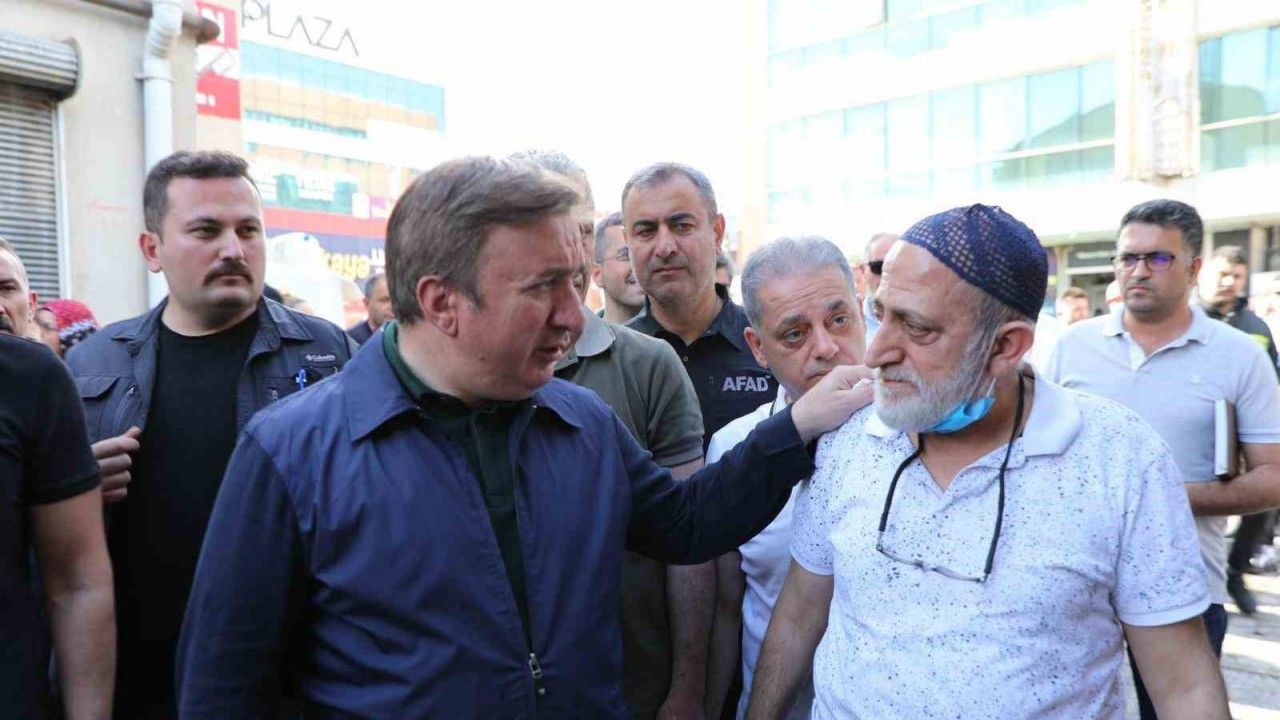 Vali Aydoğdu, Buğday Meydanı Esnafına Geçmiş Olsun Dileklerini İletti