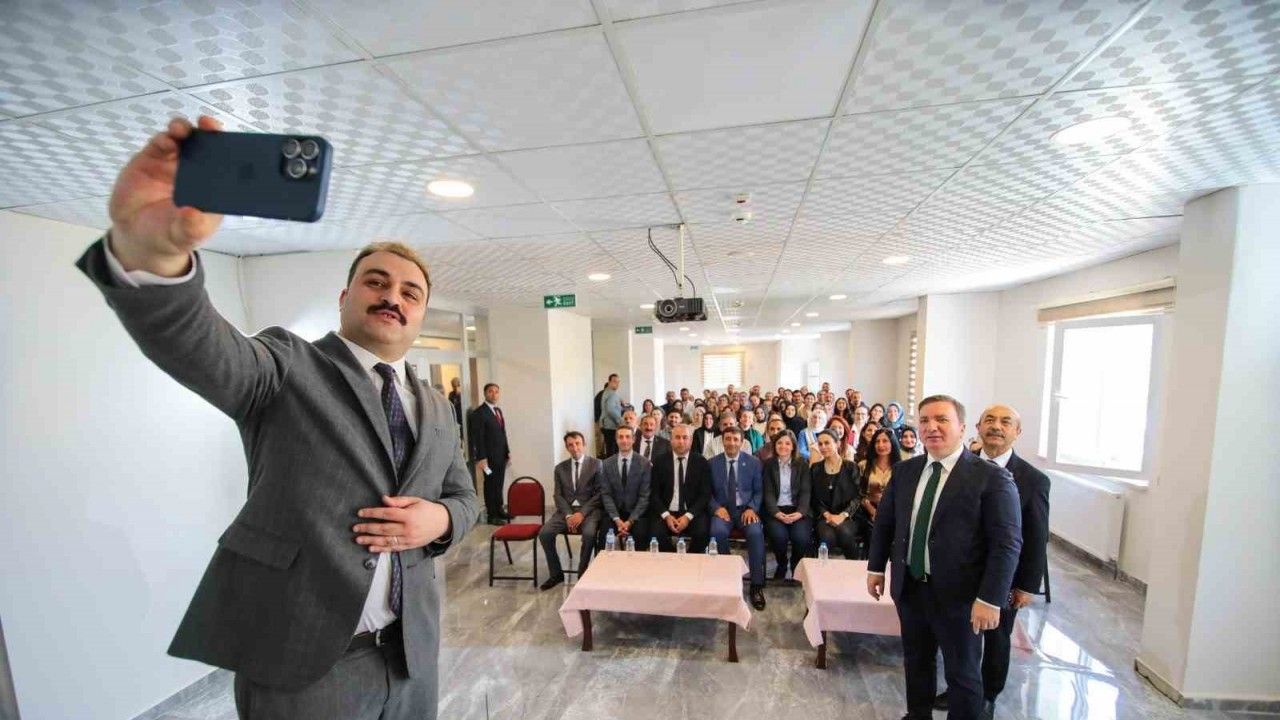 Vali Aydoğdu Çayırlı’da Öğretmenlerle Bir Araya Geldi