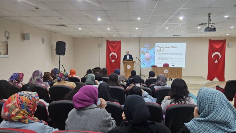 Erzincan’da “Yapay Zekâ ile Geleceği Keşfet” Konferansı Düzenlendi