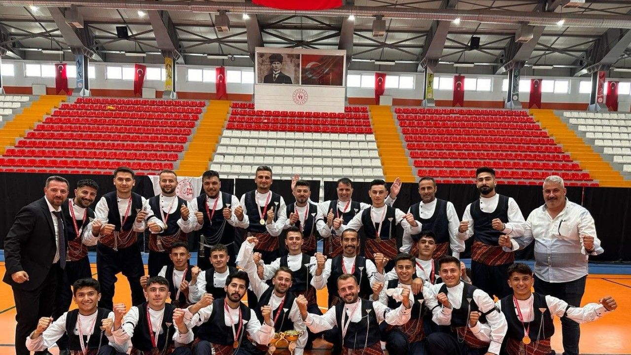 Halk Oyunları Yarışmasında Çifte Zafer