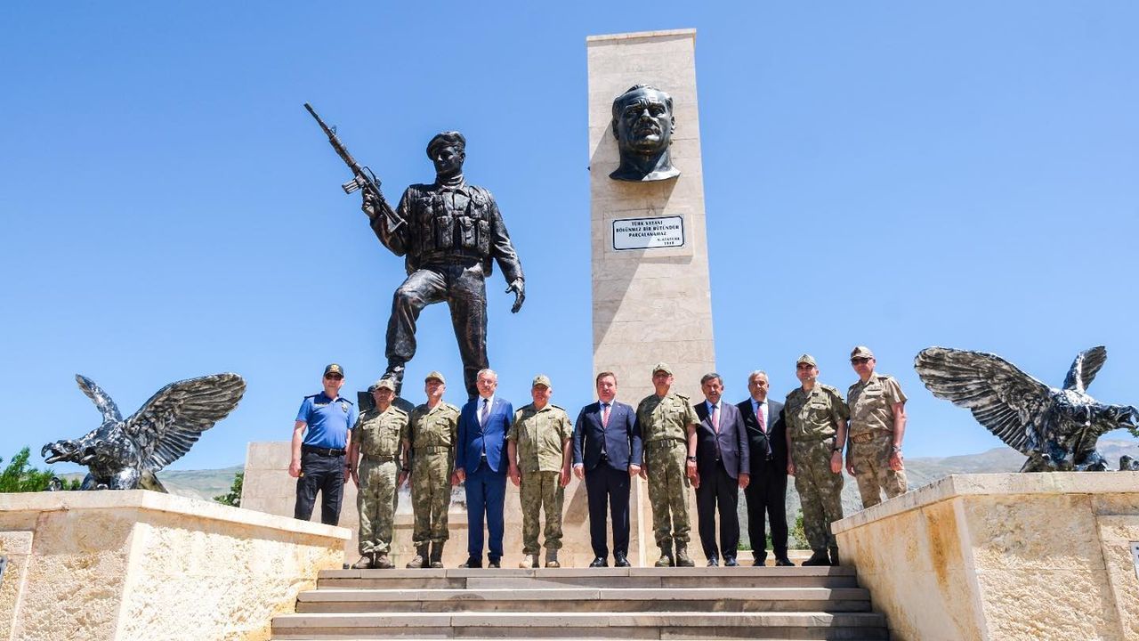 3’üncü Ordu İç Güvenlik Şehitleri Anıtı’nın Açılışı Yapıldı