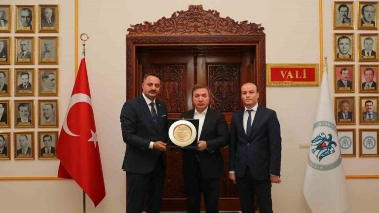 Vali Aydoğdu’ya “Fahri Hemşehrilik Beratı” verildi