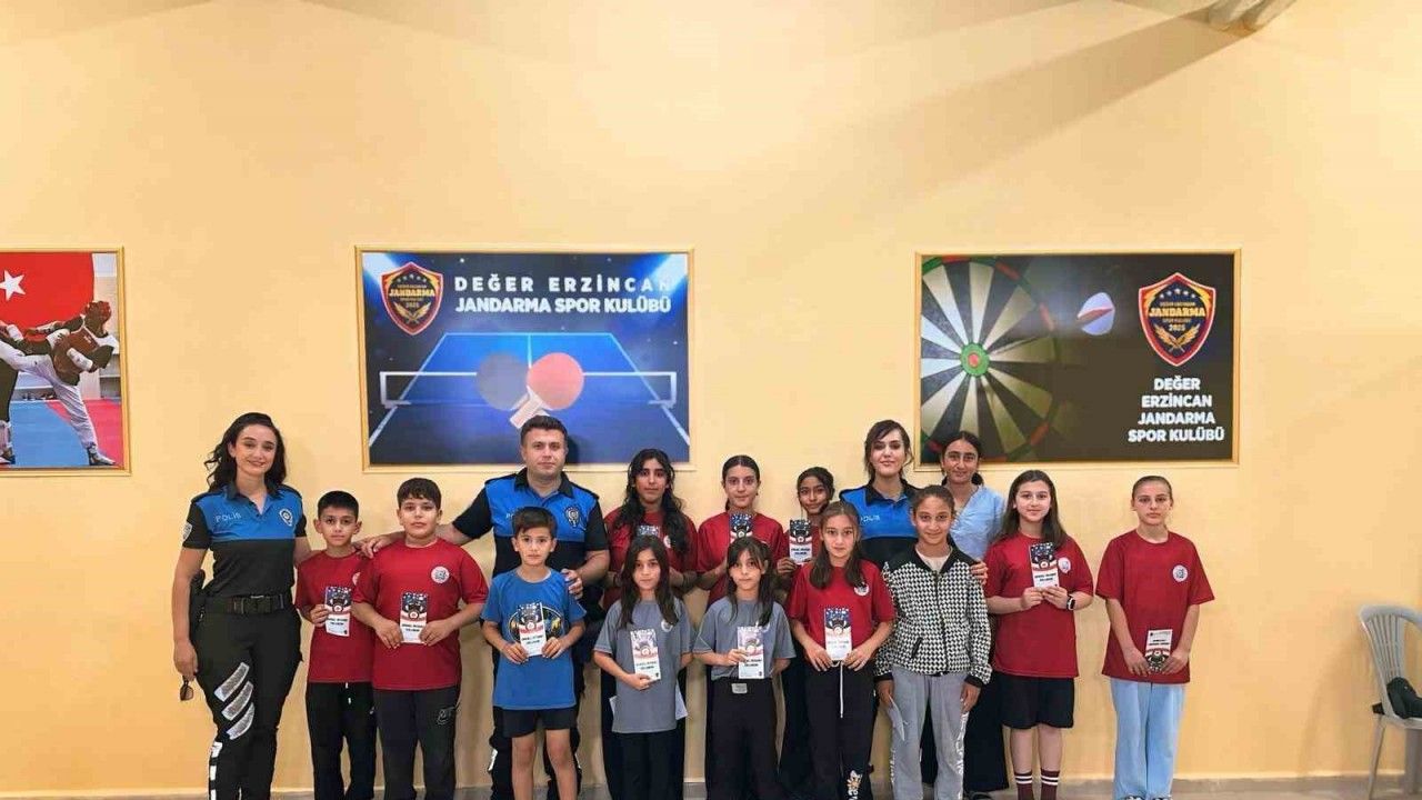 Erzincan Emniyeti Öğrencileri Bilgilendirmeye Devam Ediyor