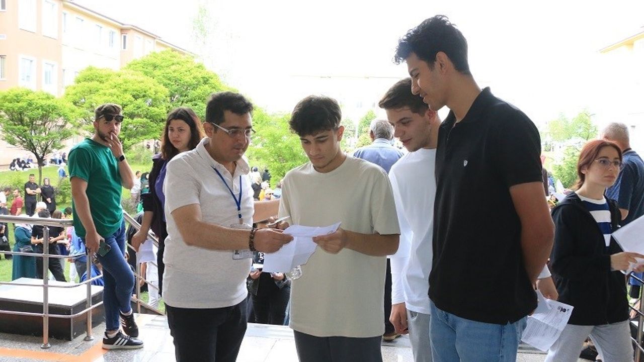 Erzincan YKS’de büyük başarı elde etti