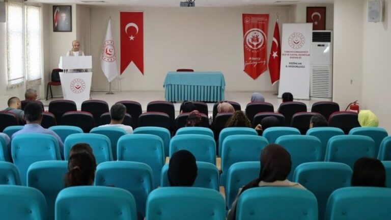 Erzincan’da ‘Aile ve Hukuk’ konulu söyleşi düzenlendi