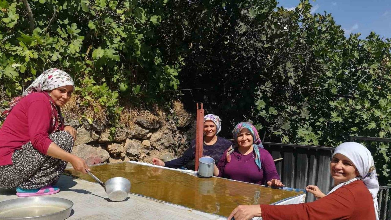 Erzincan’da Kazanlar Pestil İçin Kaynıyor