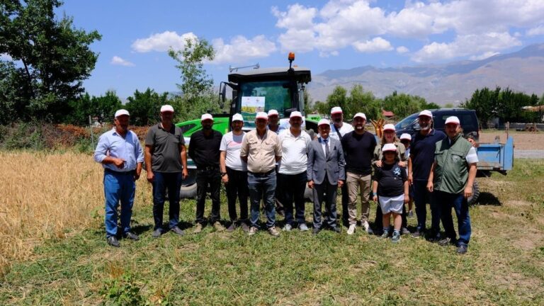 Erzincan’ın Mahmutlu köyünde tarla günü düzenlendi