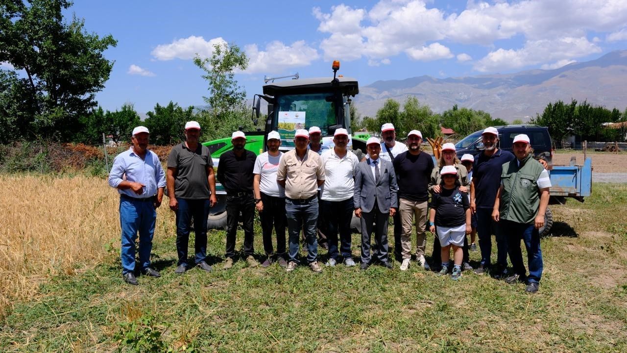 Erzincan’ın Mahmutlu köyünde tarla günü düzenlendi