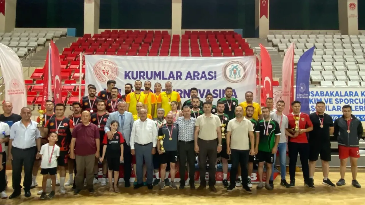 Voleybolda Şampiyonun Adı “İL Milli Eğitim Müdürlüğü”