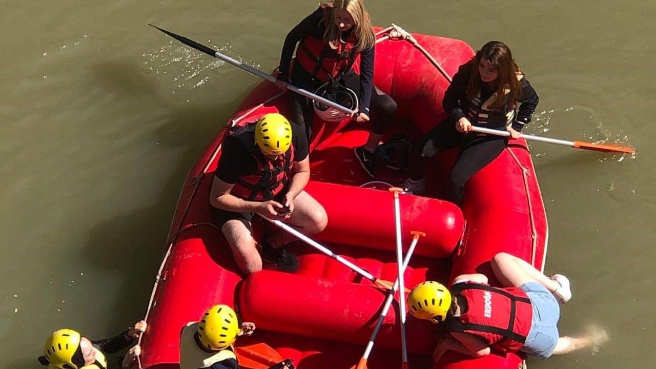 Kavurucu Sıcaklarda Rafting Yaparak Serinlediler