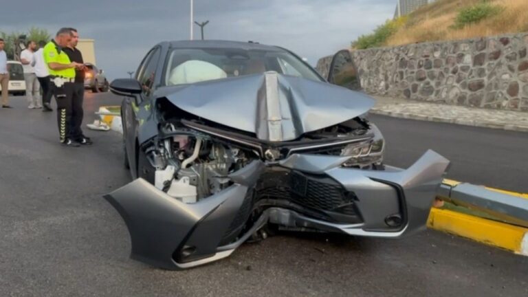 Kaygan Yolda Direğe Çarptı: 1 Yaralı