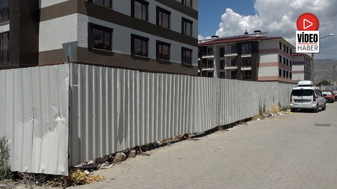 Kızılay TOKİ Korkulukları Sürücüler Ve Yayalar İçin Tehlike Saçıyor