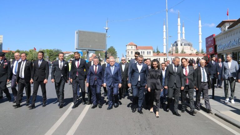 Sivas’ta Madımak Olaylarının 32. Yılında Anma Töreni Düzenlendi