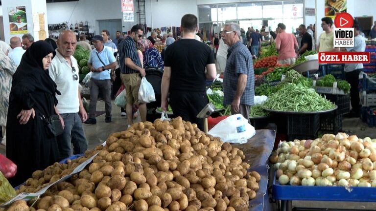 Cumartesi Pazarında Fiyatlar Düşüşe Geçti