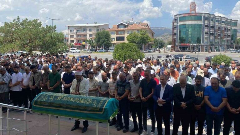 Pülümür Çayı’nda Hayatını Kaybeden Genç Son Yolculuğuna Uğurlandı