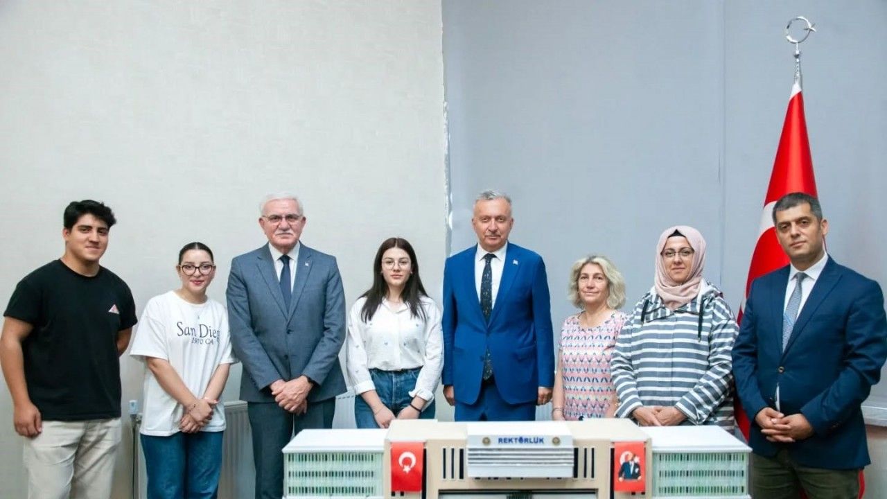 Üniversitenin Maketini Yaptılar