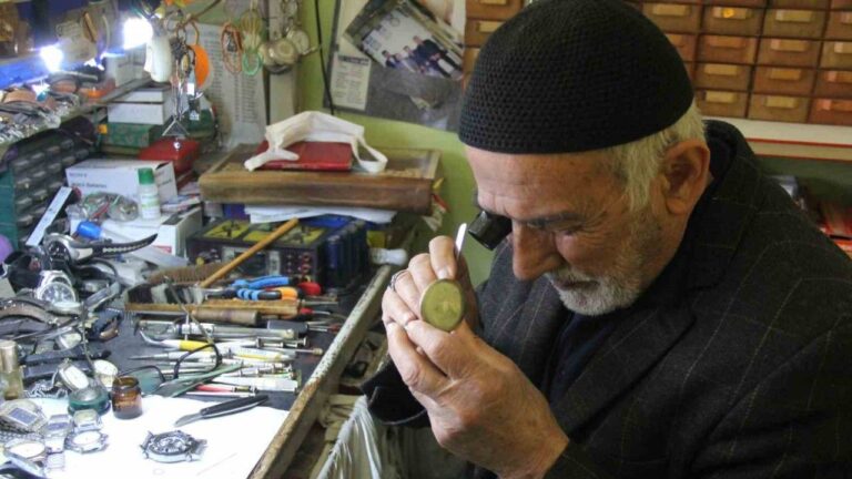 Yarım Asırdır Zamanı Ayarlıyor