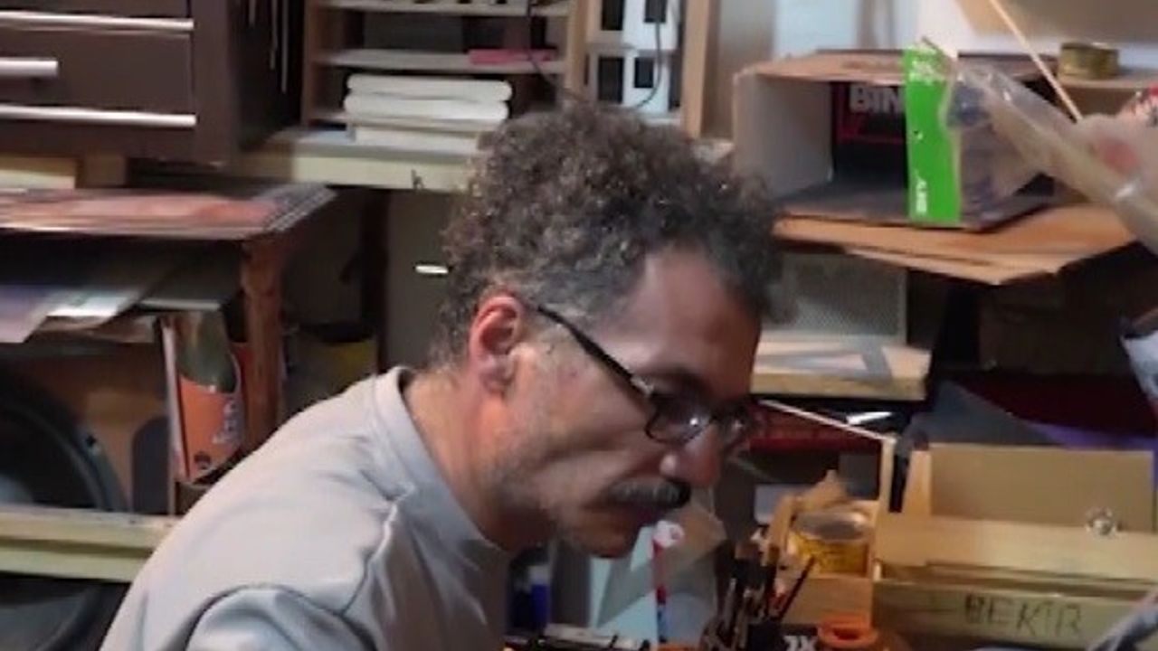 Atıl Tahtaları Maketten Eserlere Dönüştürüyor