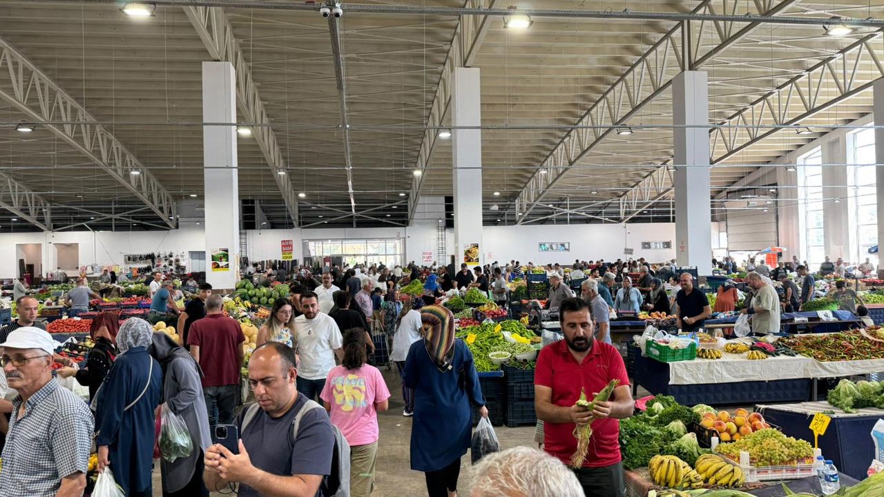 Cumartesi Pazarı En Fazla Tercih Edilen Halk Pazarı Oluyor