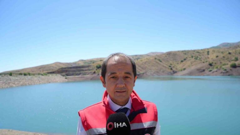 Erzincan’da Göyne Barajına 200 Bin Yavru Sazan Balığı Bırakıldı