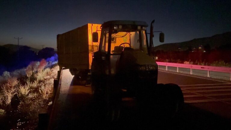 Erzincan’da Traktör İle Otomobil Çarpıştı; 2 Yaralı