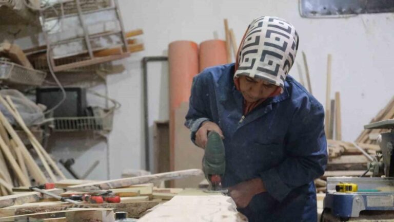 Kadın Girişimci Tek Başına Hem Üretiyor Hem Onarıyor!