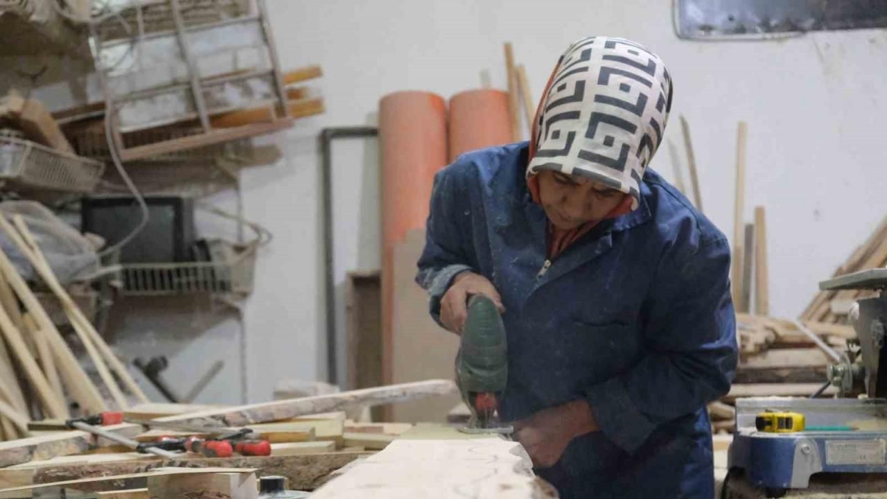 Kadın Girişimci Tek Başına Hem Üretiyor Hem Onarıyor!