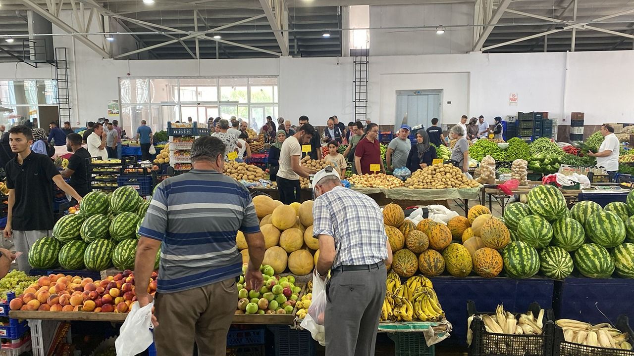 Pazarlarda Sebze Ucuz, Meyve Ateş Pahası