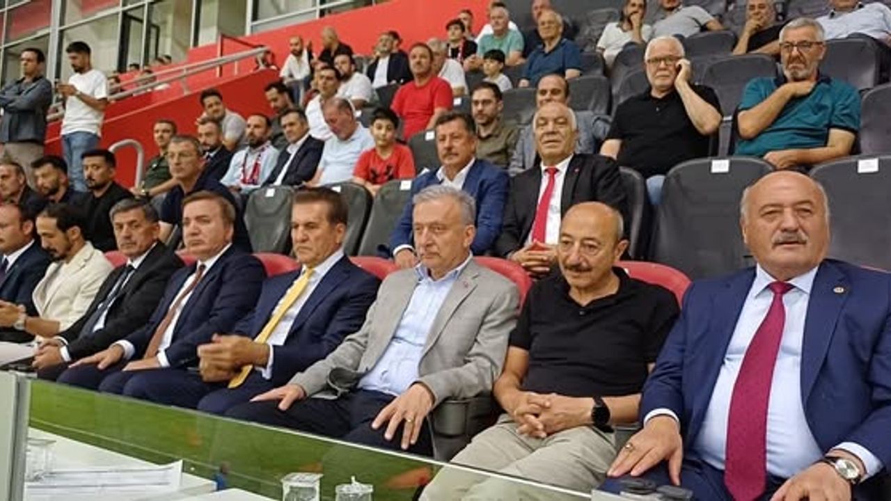 İl Protokolü Erzincanspor Maçını Tam Kadro İzledi