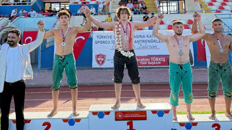 Karakucak Güreşlerinde Radıkhan Mustafa Türkiye Şampiyonu Oldu