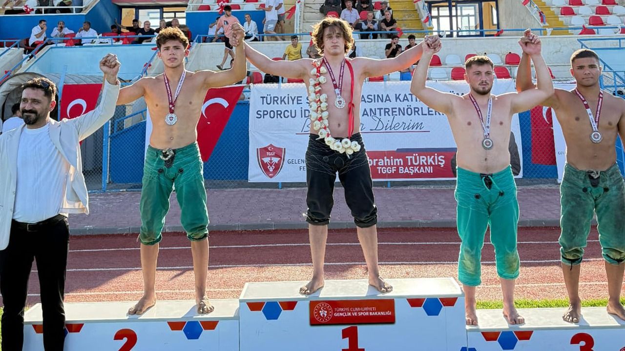 Karakucak Güreşlerinde Radıkhan Mustafa Türkiye Şampiyonu Oldu