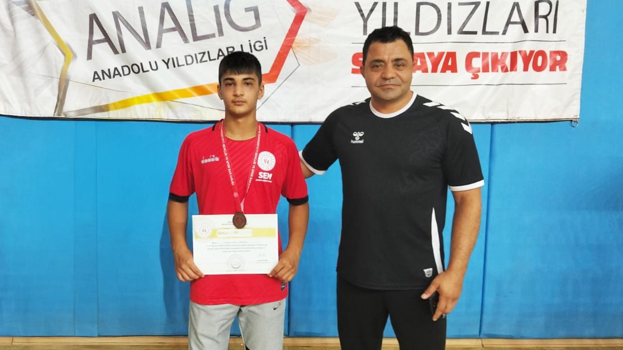 Erzincanlı Güreşçi Yakup Efe Navruz Türkiye 3. Sü Oldu