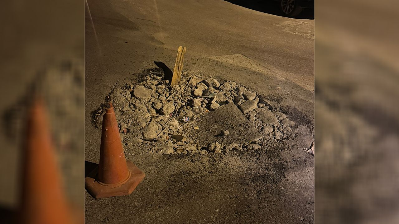 Yol Ortasındaki Telekom Çukuru Tehlike Saçıyor