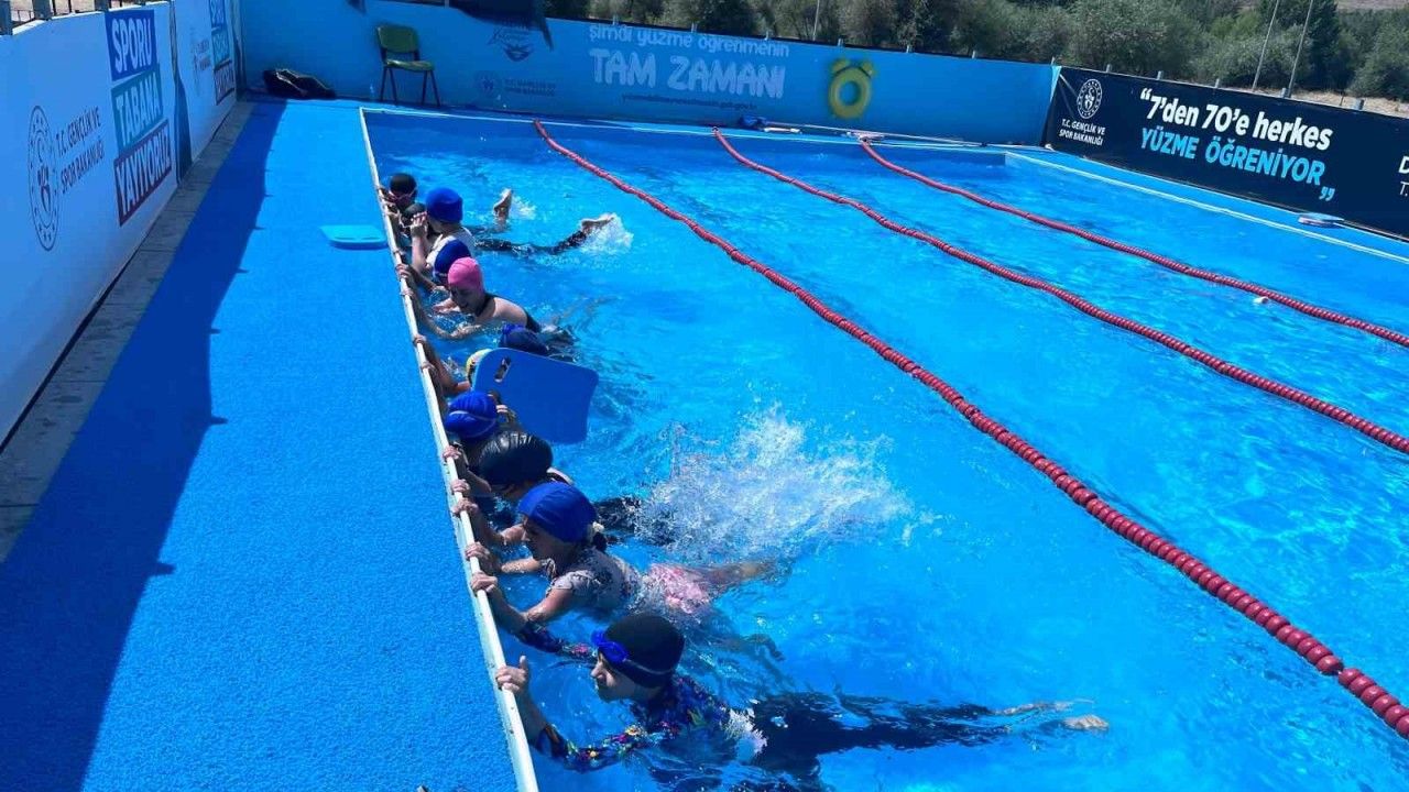 Tercan’da Yüzme Kursu Açıldı
