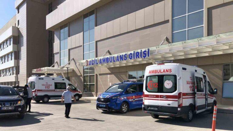 Üzerlerine Taş Düşen 2 İşçi Yaralandı