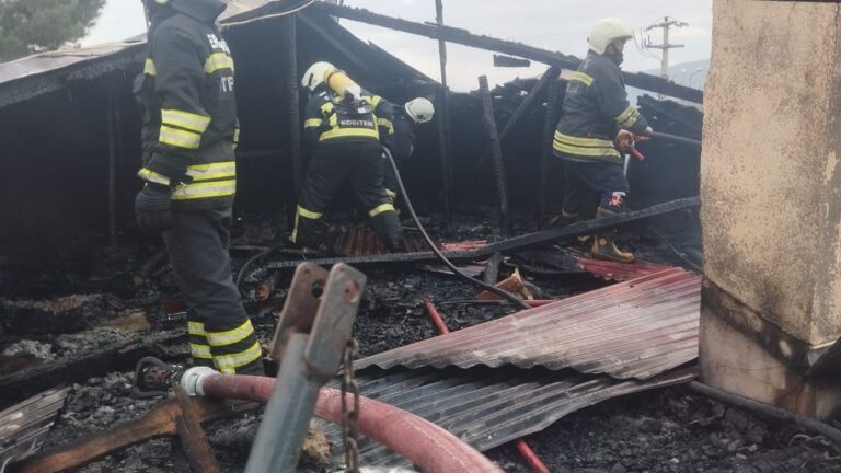 Hamidiye Mahallesinde Çatı Yangını