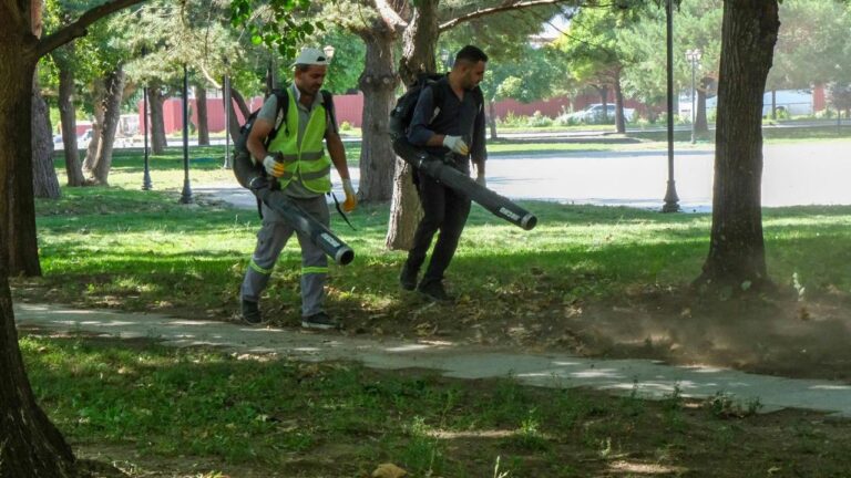 Erzincan Belediyesi Temizlik Çalışmalarını Sürdürüyor