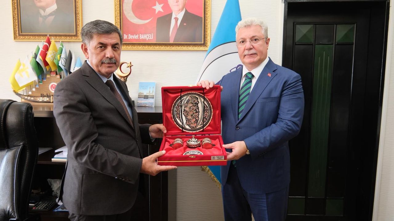 Akbaşoğlu Erzincan Belediyesini Ziyaret Etti